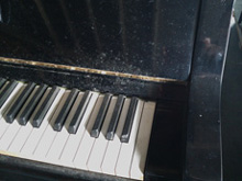 ピアノ腕木部分クリーニング前