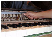 ピアノ各部のネジ締めなおし2