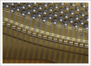 ピアノの弦の拡大図