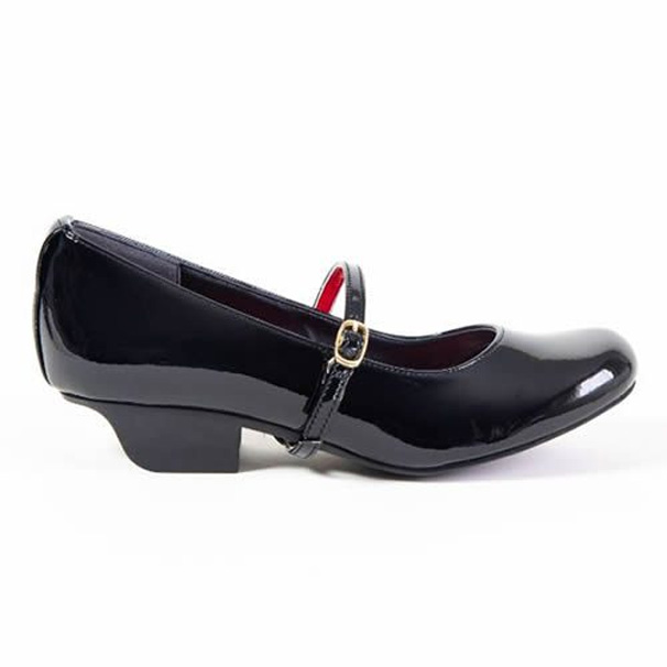 爪先を上げたフォルムはペダルにとてもなじみ、スタイリッシュにスタンバイできます。