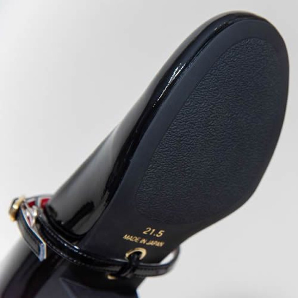 薄さ1.8mmのオリジナルソールは、ペダルを踏む感覚をしっかりと足裏に伝えます。