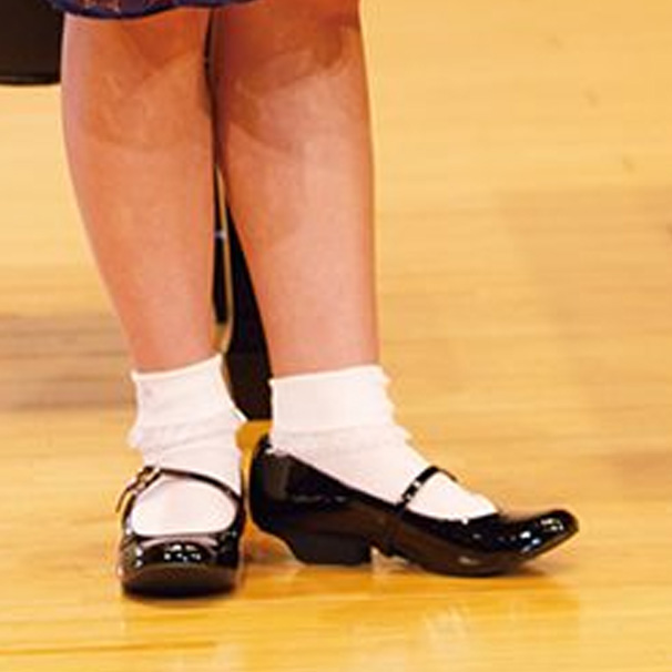 舞台上でカツカツという足音が響きません。演奏前後も美しい演出ができます。